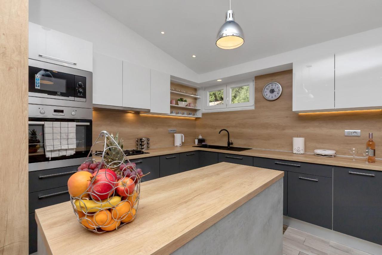 Apartments Rose Baška Voda Екстериор снимка